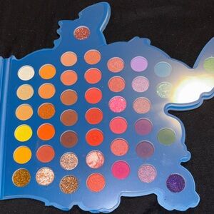 Stitch eyeshadow pallet